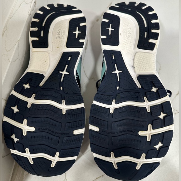 Brooks Ghost 14 Sneakers. Women’s Size 9 M. Color Peacoat/Yucca. - Picture 8 of 10